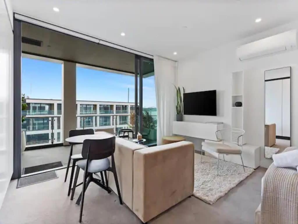Sleek Modern Studio With Balcony Auckland Eksteriør billede