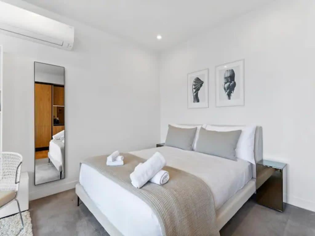 Sleek Modern Studio With Balcony Auckland Eksteriør billede