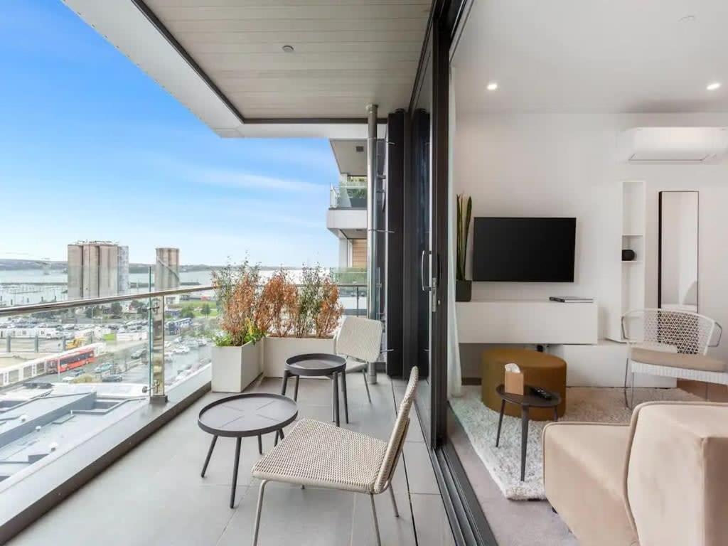 Sleek Modern Studio With Balcony Auckland Eksteriør billede